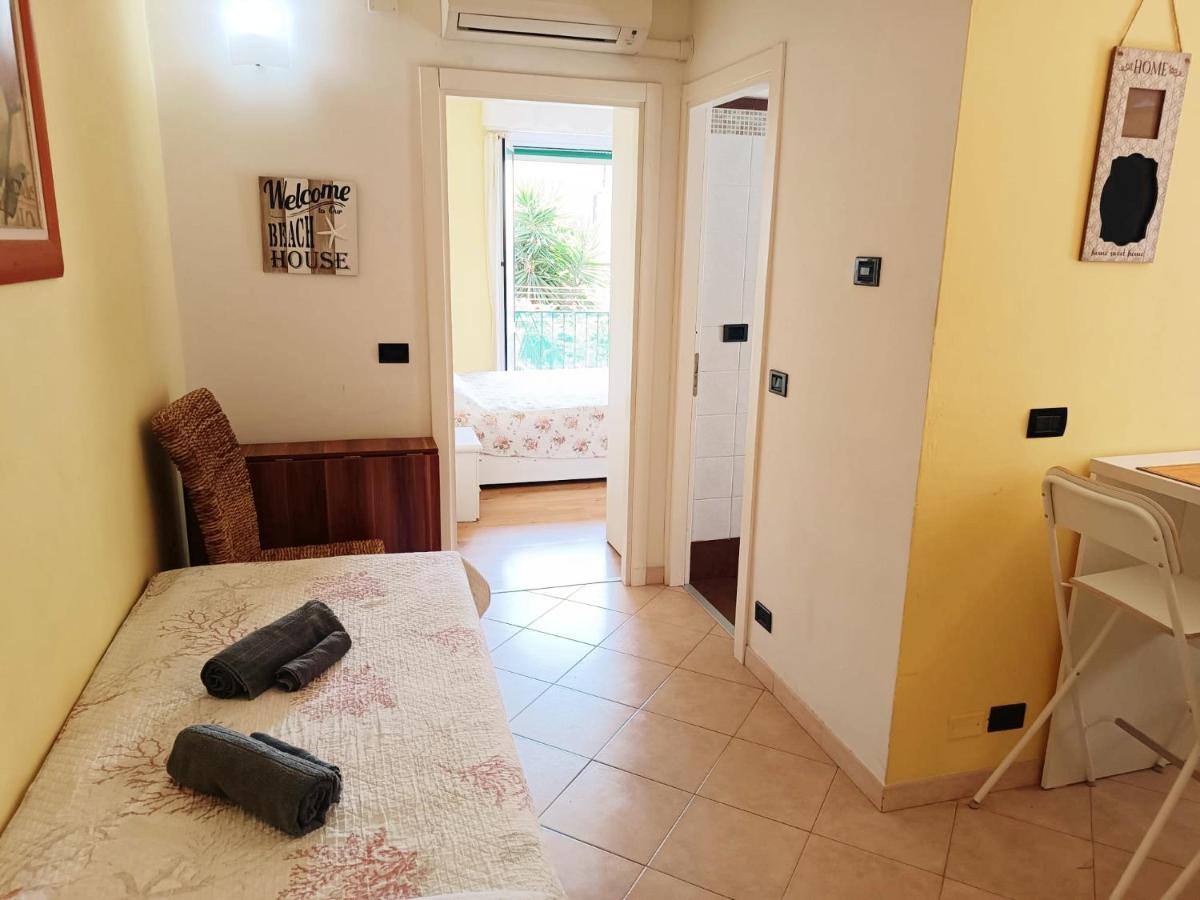 Raffaello Beach Apartment - 50 M From The Sea - Wifi Савона Экстерьер фото