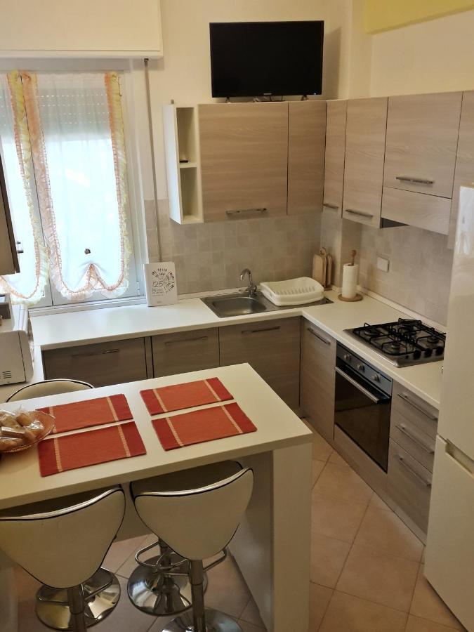 Raffaello Beach Apartment - 50 M From The Sea - Wifi Савона Экстерьер фото